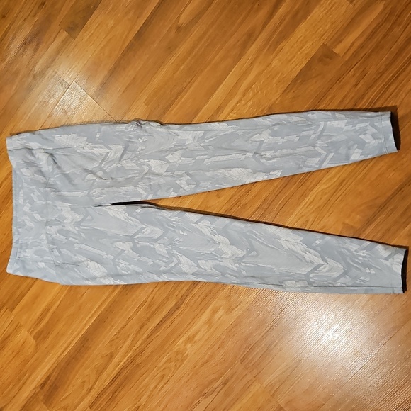 Lululemon Patterned Leggings Size 10 - Picture 4 of 10